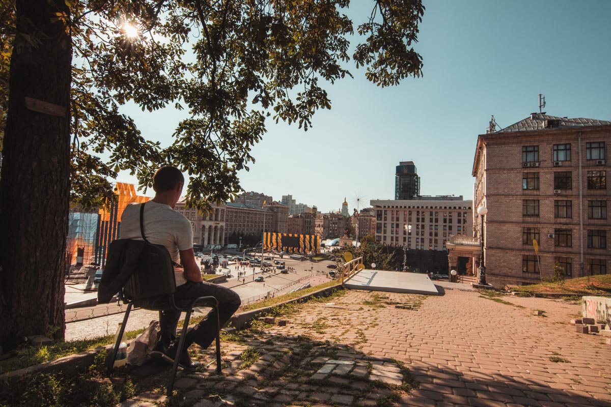 Со стороны Октябрьского дворца тоже неплохой вид