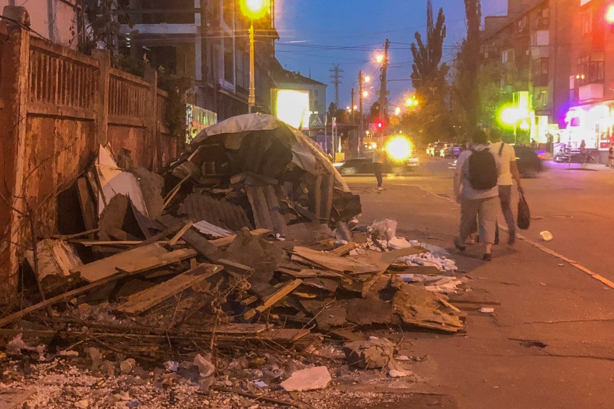 Остатки МАФов остались лежать неподалеку 