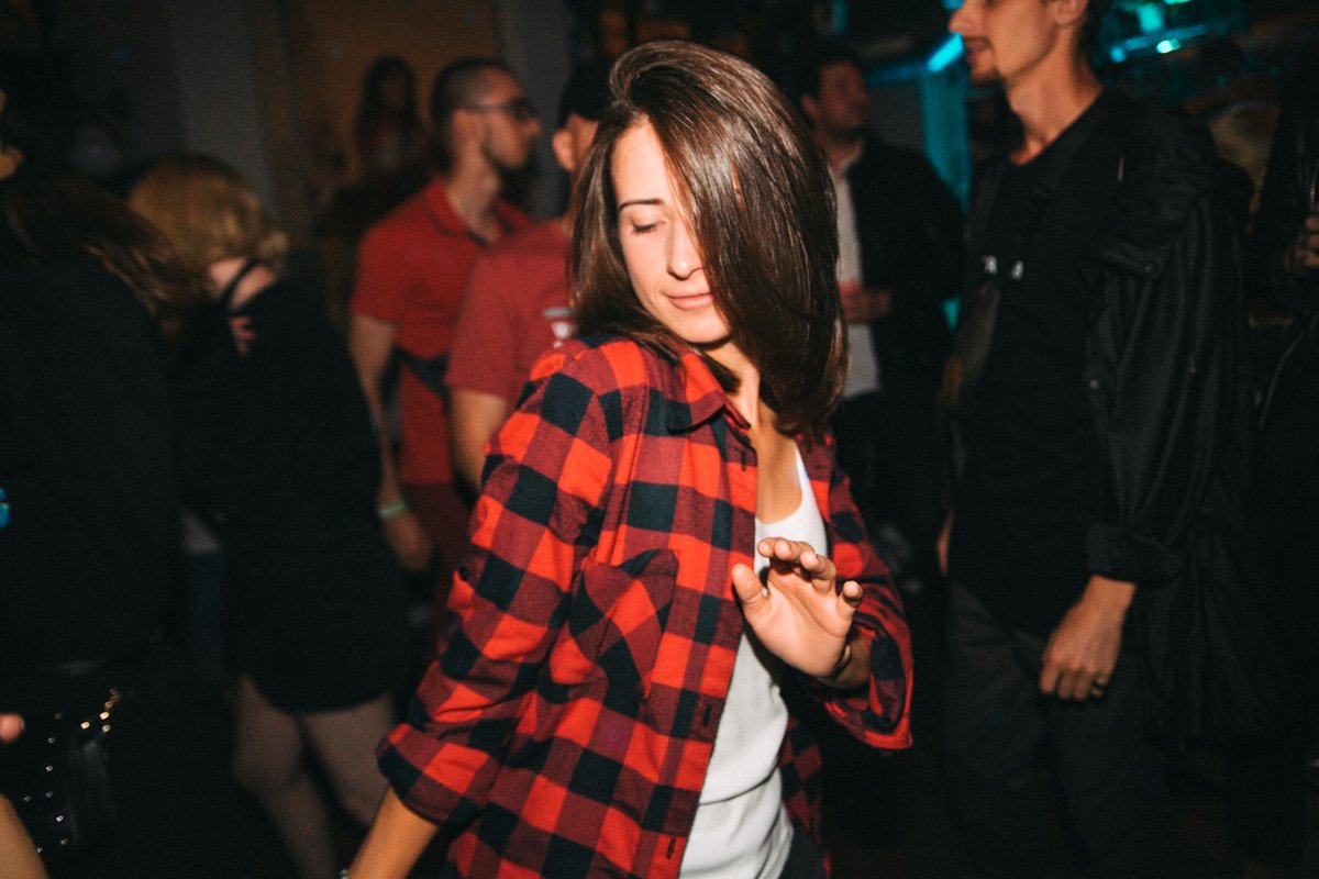 Вся в танце