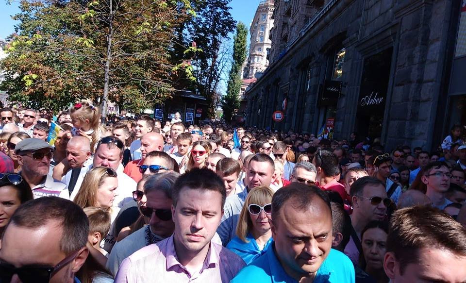 Потоки из жителей и гостей столицы