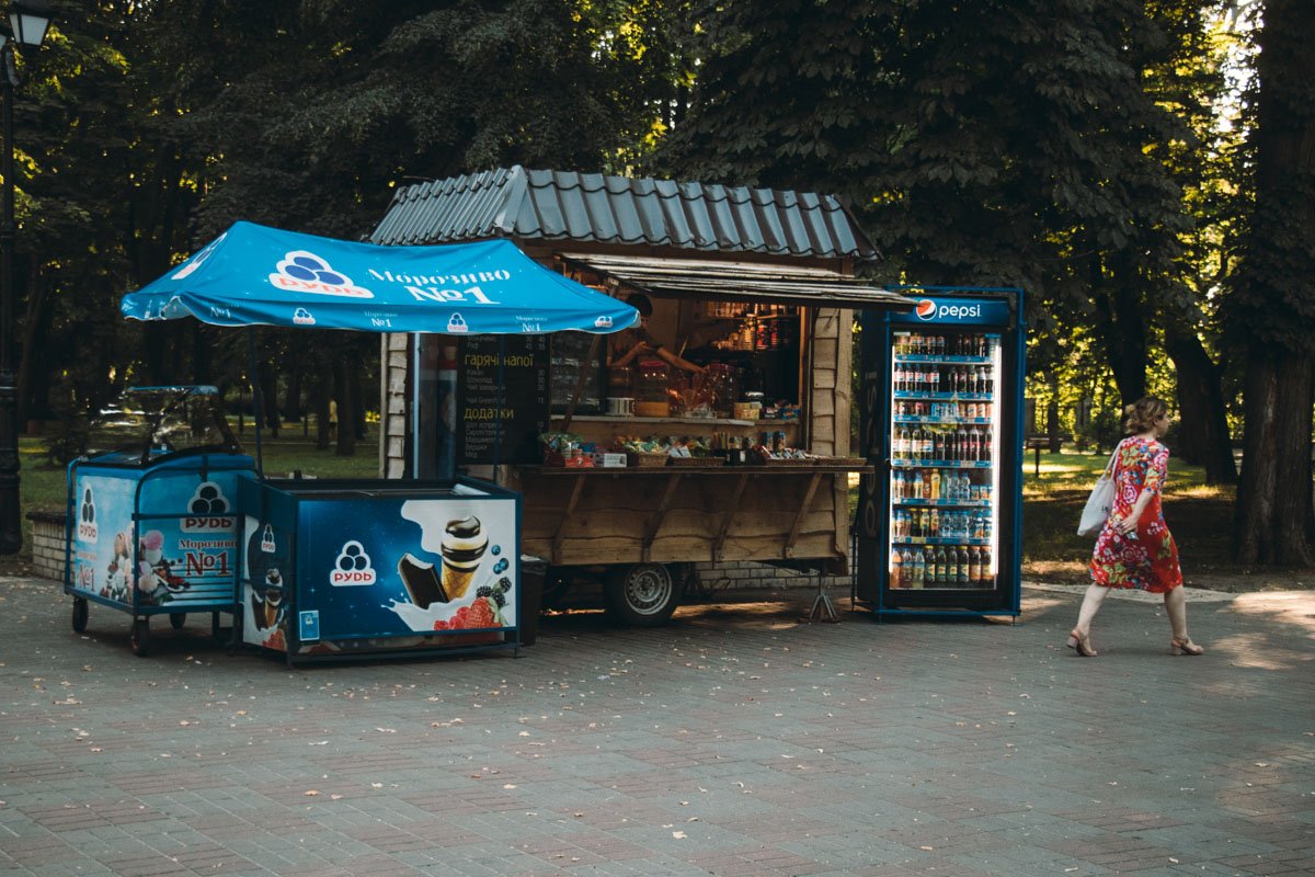 По всей территории парка располагаются маленькие киоски, где можно приобрести вкусняшки для перекуса