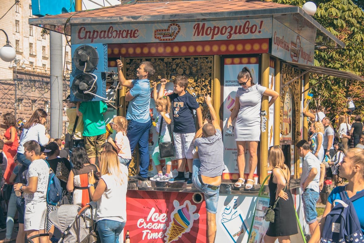 Использовали киоск с мороженым "слегка" не по назначению 