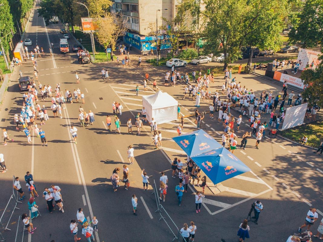 Забег в вышиванках с высоты птичьего полета Забег в вышиванках с высоты птичьего полета