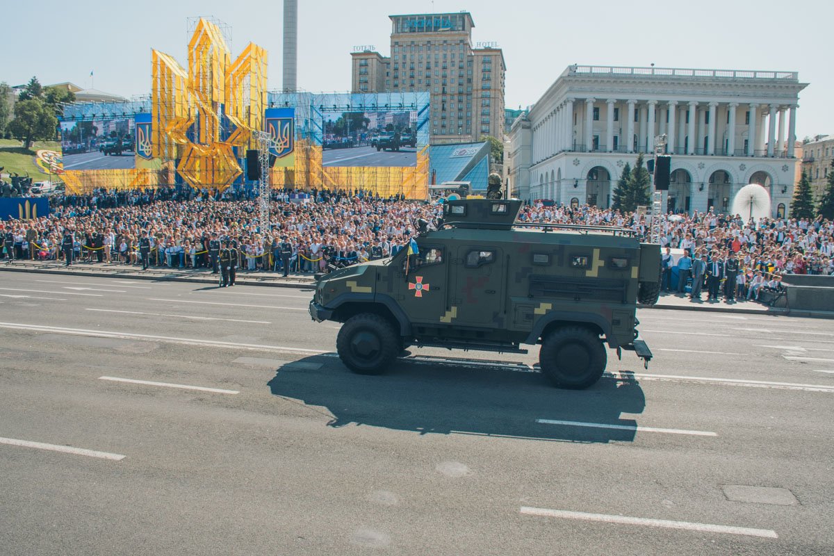 А вот и бронеавтомобили украинской армии
