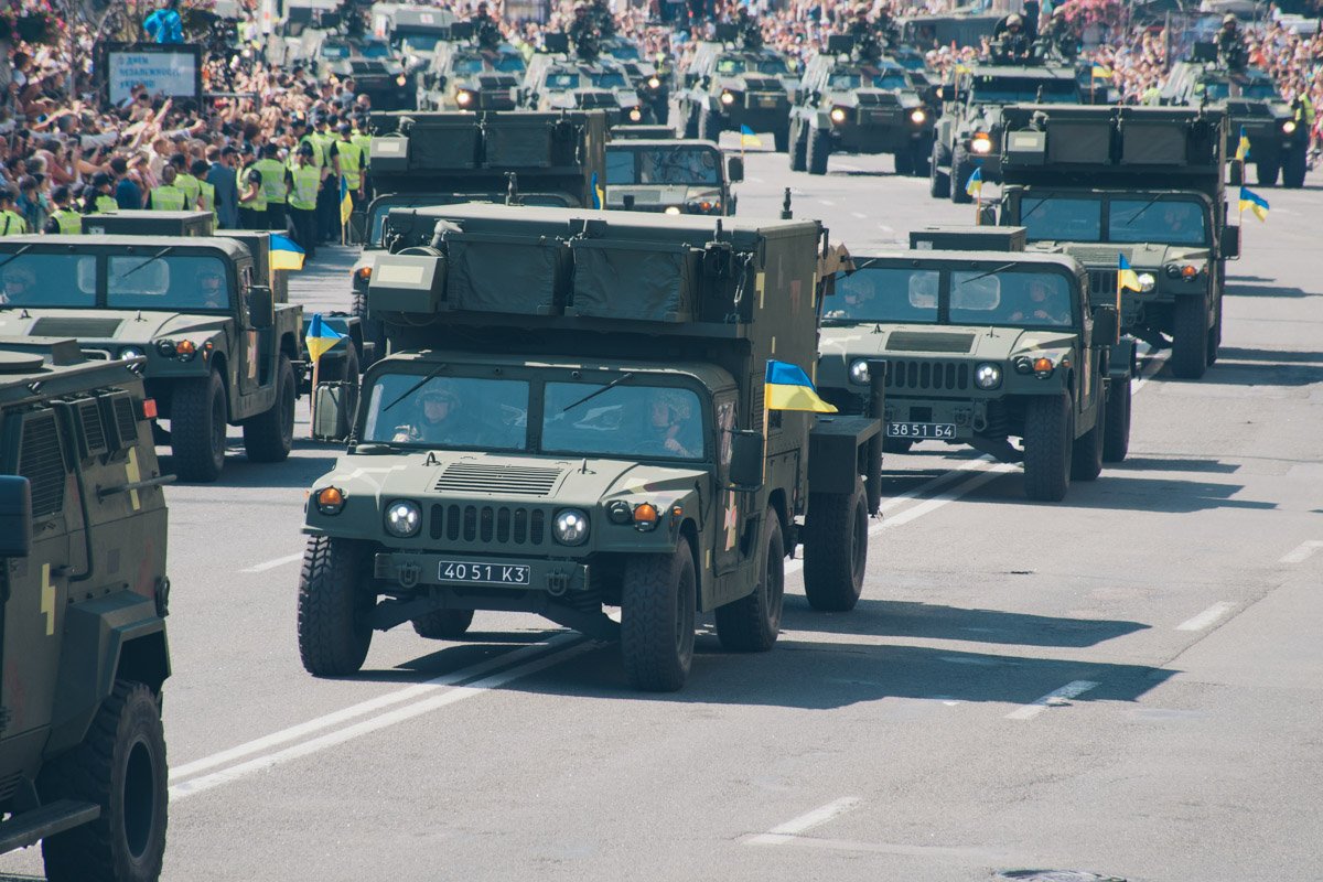 За Хаммерами едут отечественные бронеавтомобили