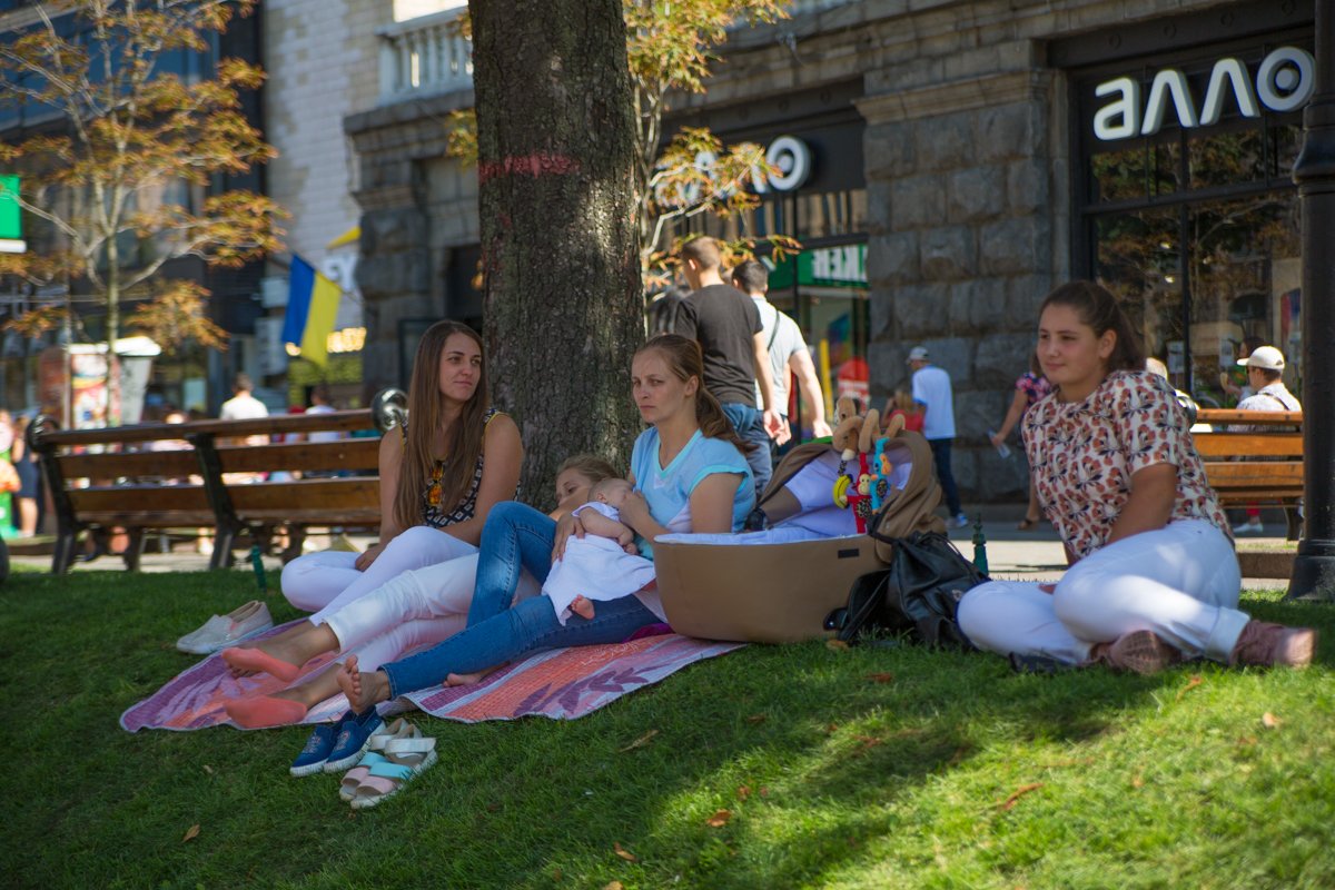 Даже такие крохи пришли посмотреть на парад