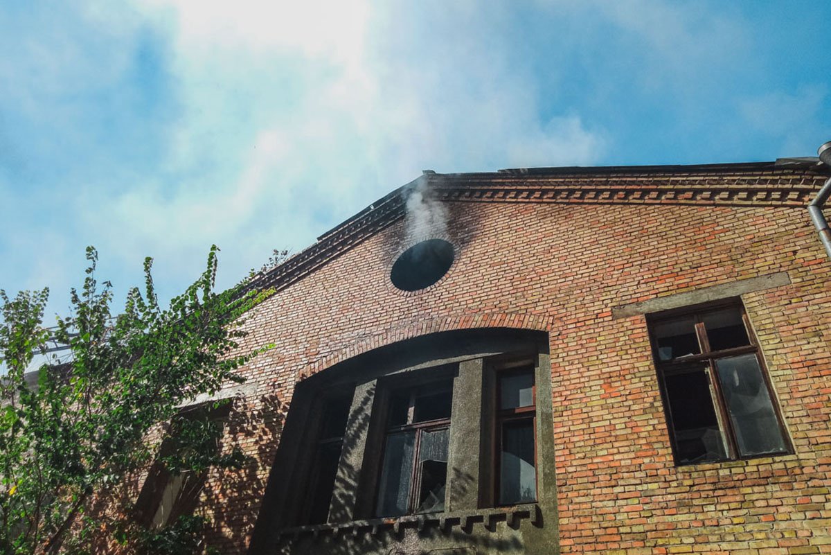 По адресу улица Львовская, 72 горело здание старой типографии По адресу улица Львовская, 72 горело здание старой типографии