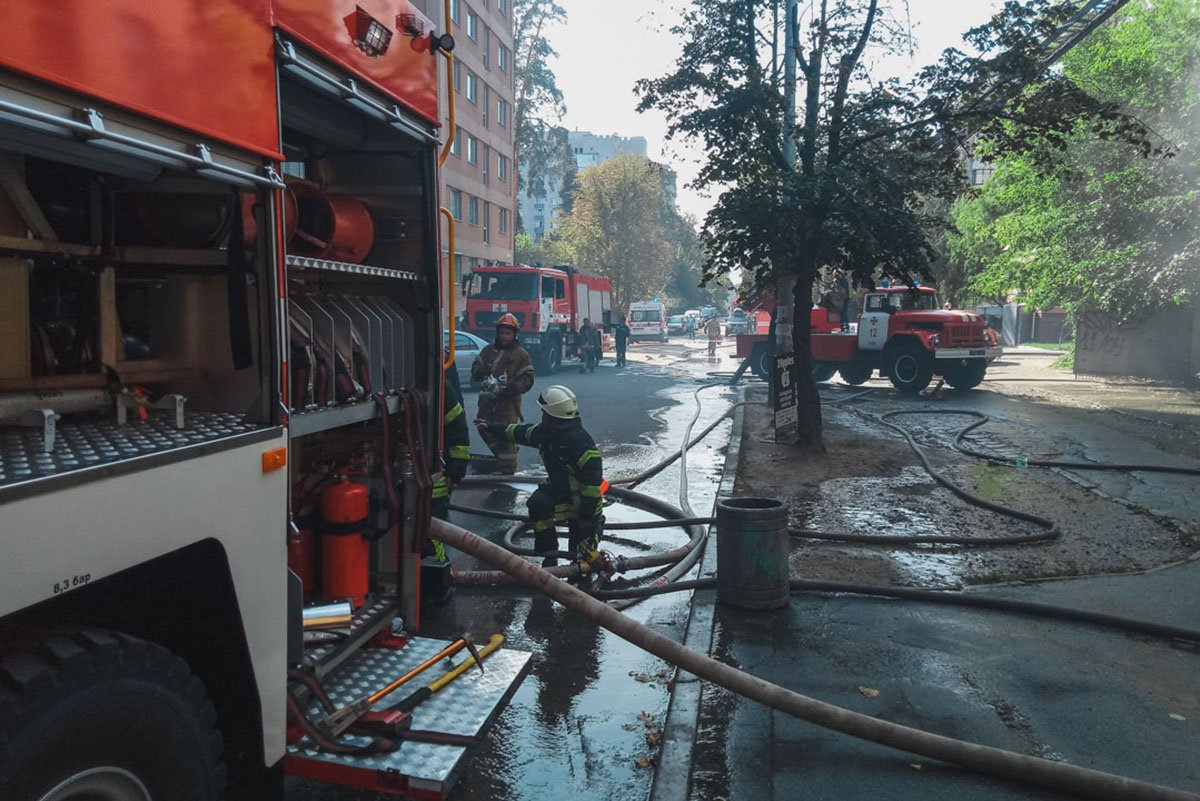 Местные люди утверждают, что на месте этого здания давно хотя возвести жилой дом, поэтому не исключают вариант поджога Местные люди утверждают, что на месте этого здания давно хотя возвести жилой дом, поэтому не исключают вариант поджога