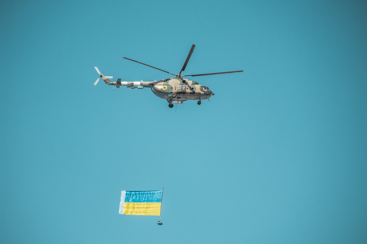 Флаг Украины над Киевом