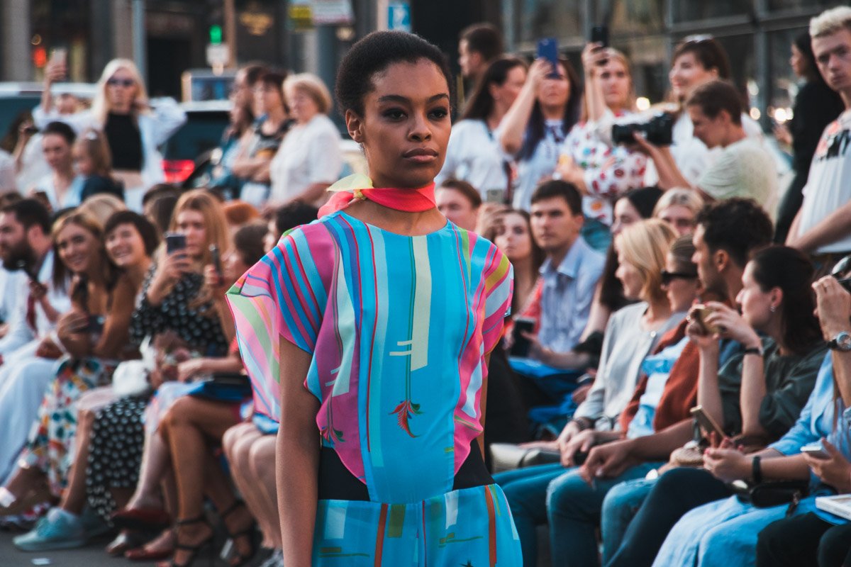 Одежда была от дизайнера Алены Серебровой