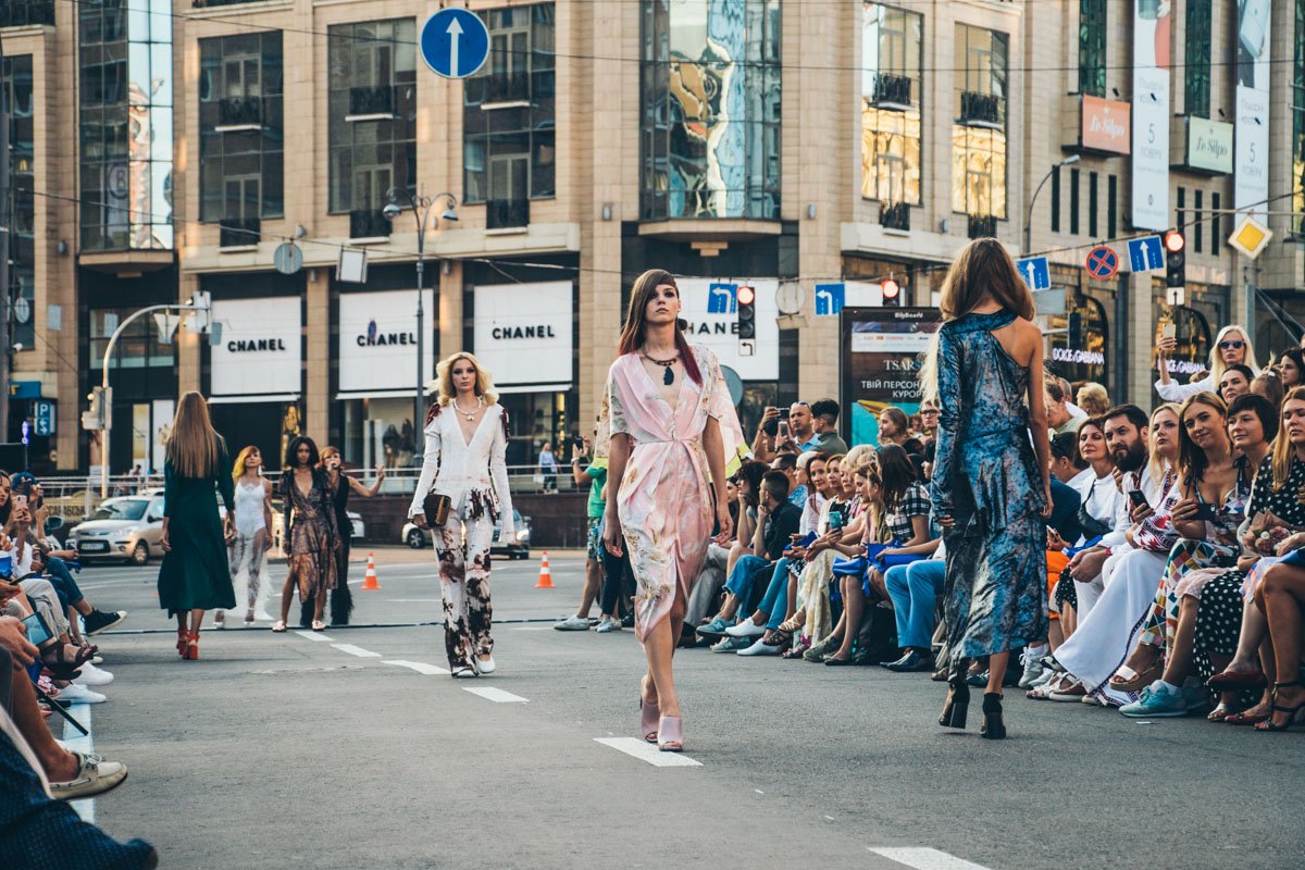 Вся одежда, которую показали любителям моды, наполнена украинским колоритом