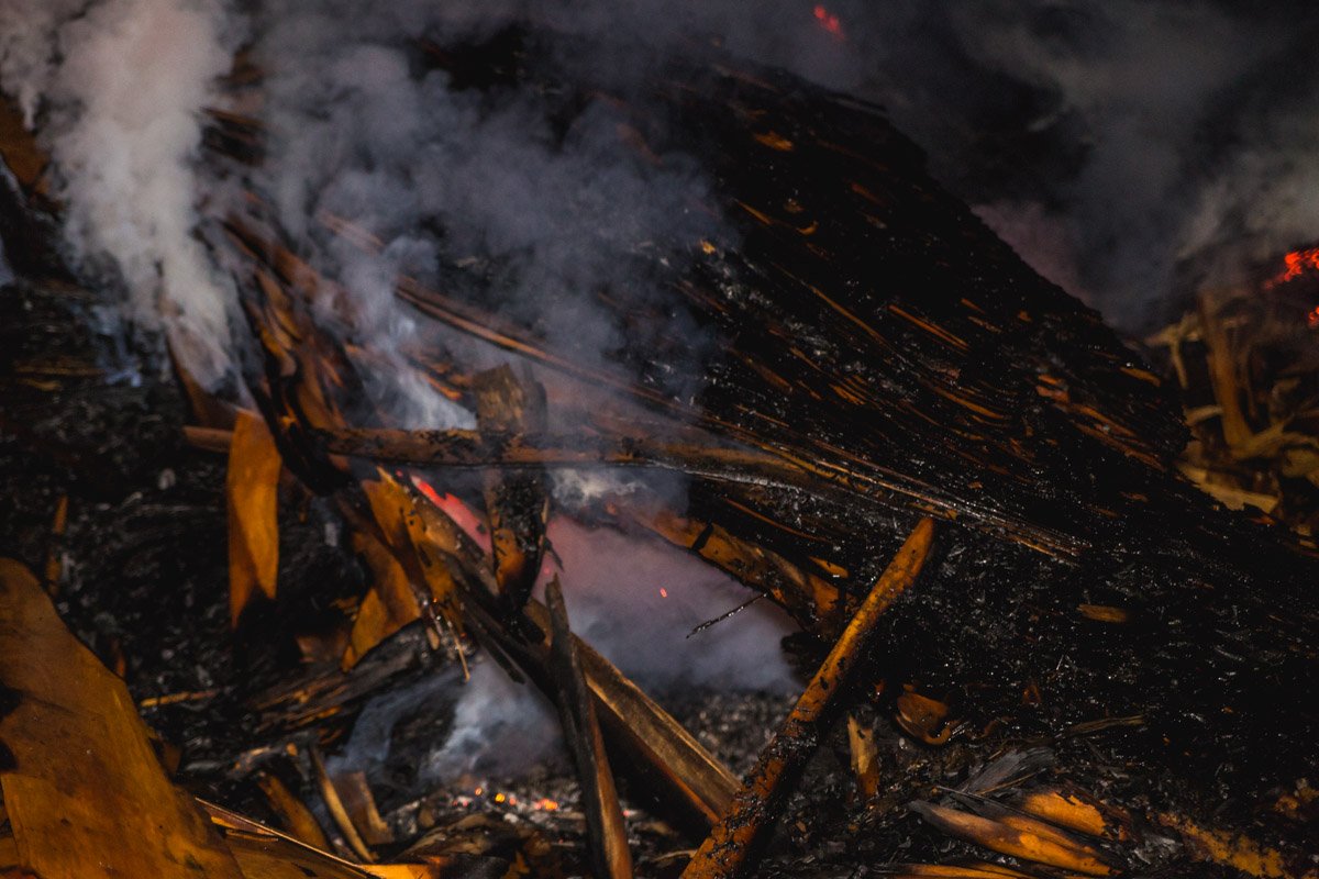 Более шести часов пожарные ликвидировали возгорание Более шести часов пожарные ликвидировали возгорание