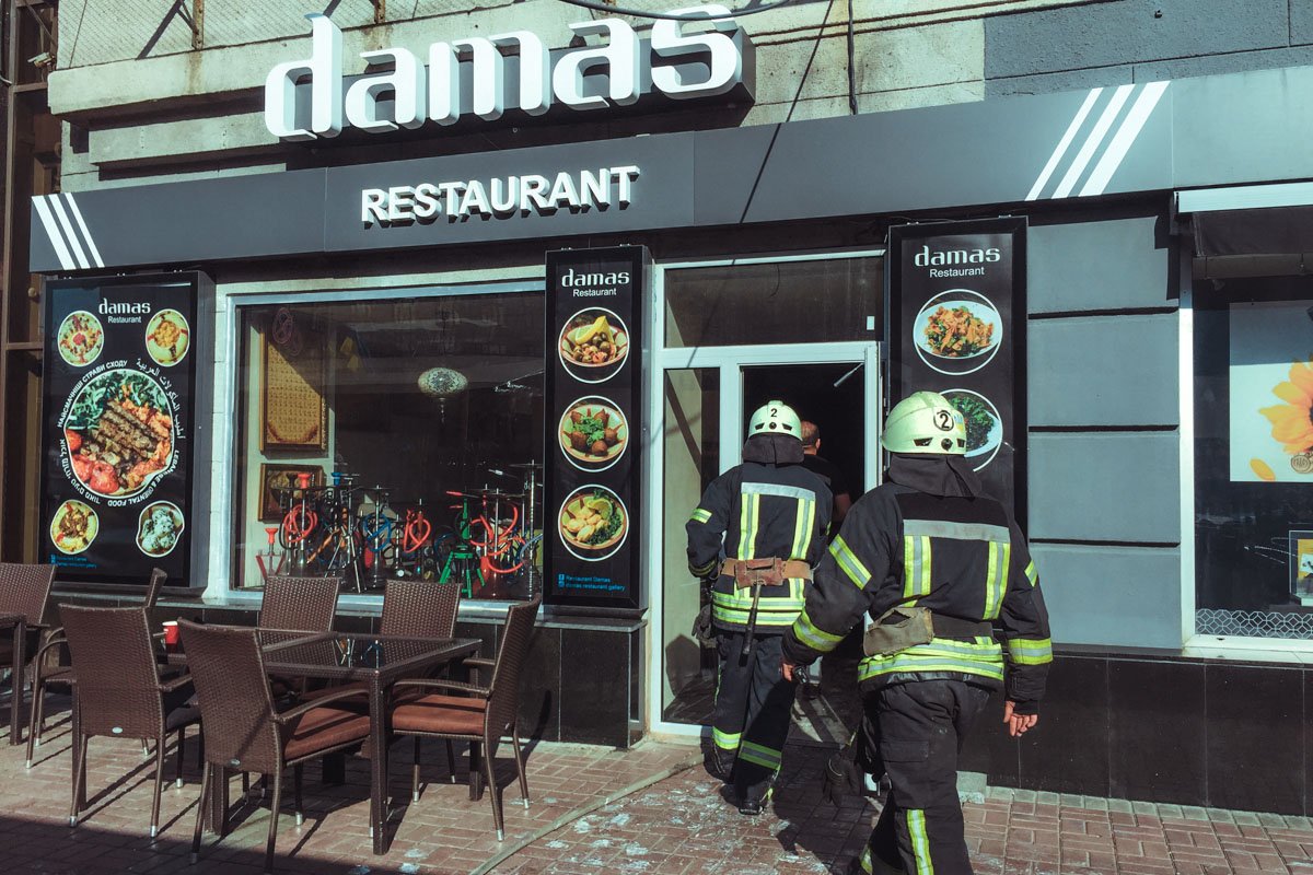 25 августа в Киеве по адресу Крещатик, 12 загорелся ресторан Damas 25 августа в Киеве по адресу Крещатик, 12 загорелся ресторан Damas