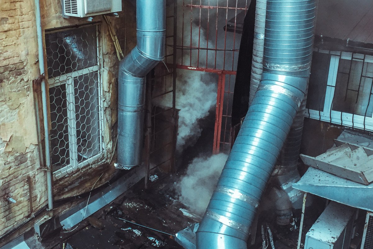 Соседние помещения были сильно задымлены Соседние помещения были сильно задымлены