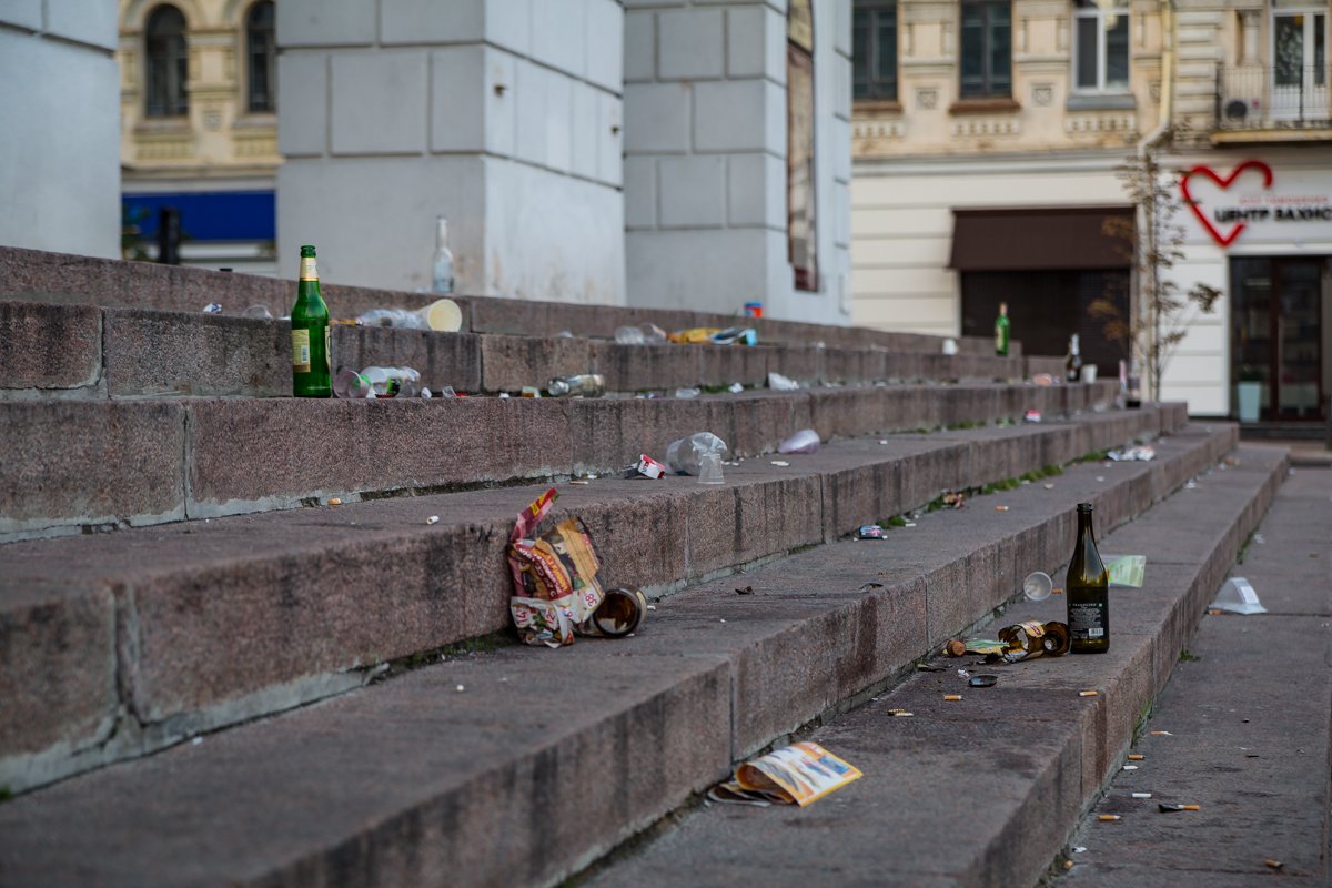Но стоит подойти поближе к ступенькам... Но стоит подойти поближе к ступенькам...