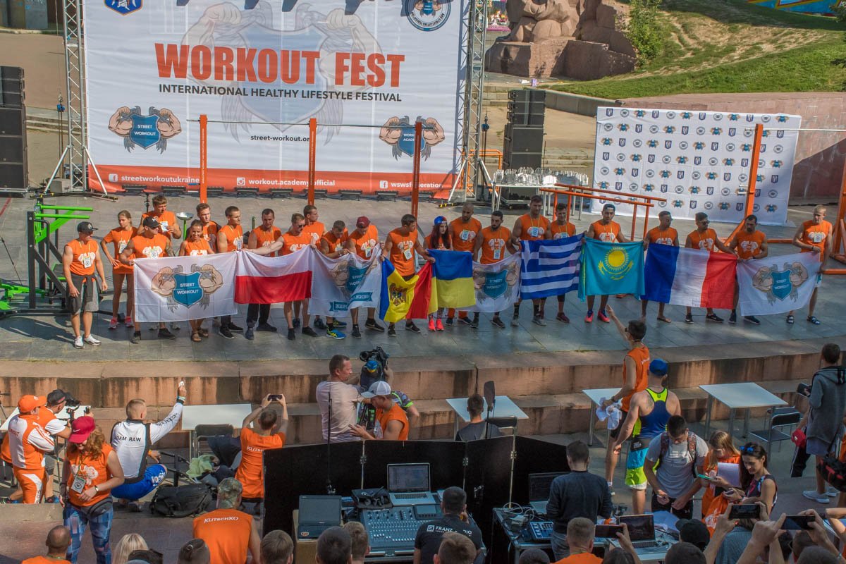 Под Аркой дружбы народов состоялся фестиваль по Workout