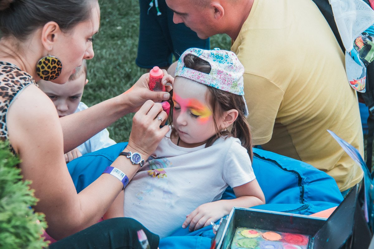 Для детей также устроили большой праздник