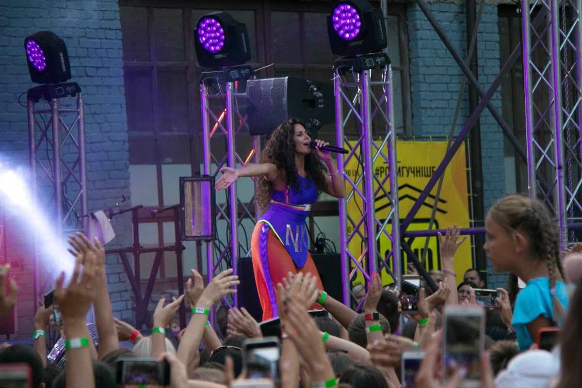 Настя зажгла толпу 