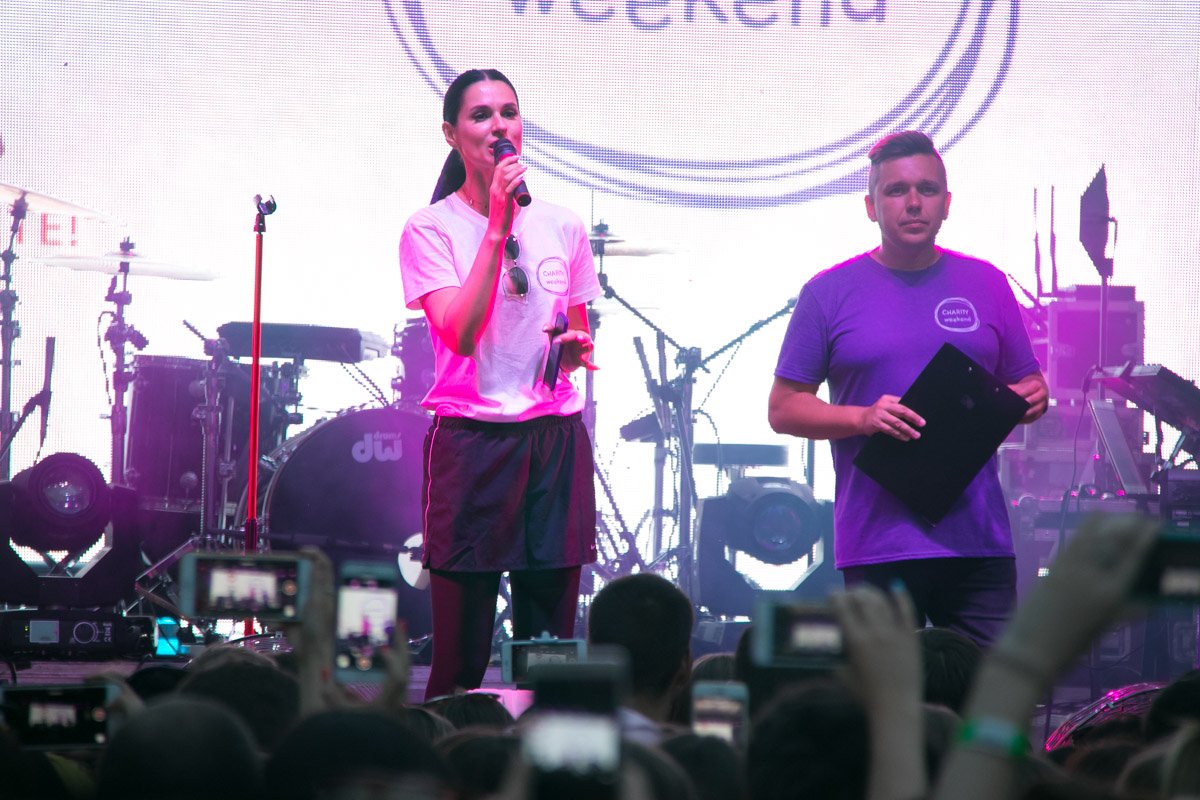 Главный организатор фестиваля - телеведущая Маша Ефросинина 