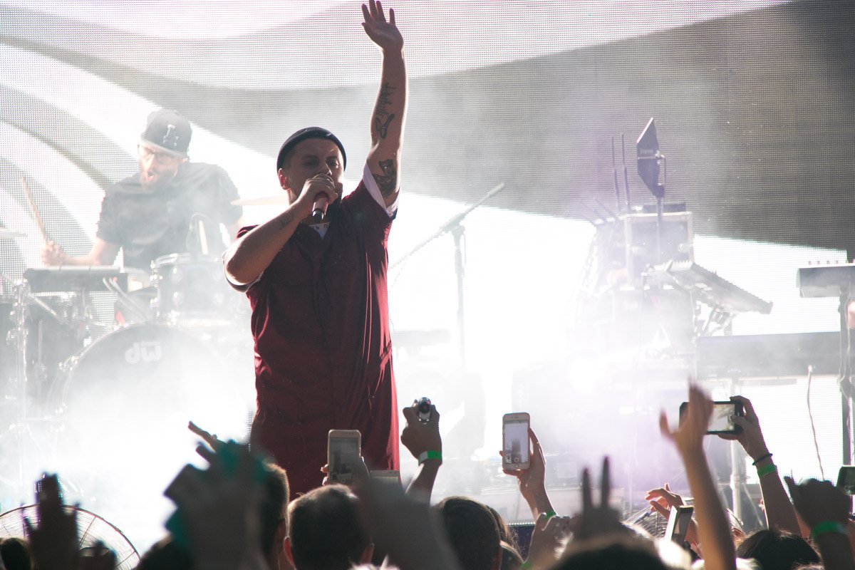 Под песни MONATIK невозможно покойно стоять на месте 