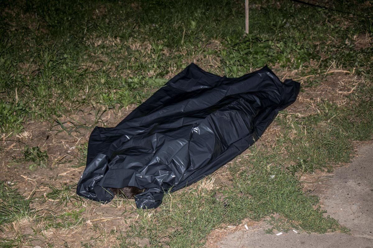 Из окна 9 этажа жилого дома выбросился 36-летний мужчина