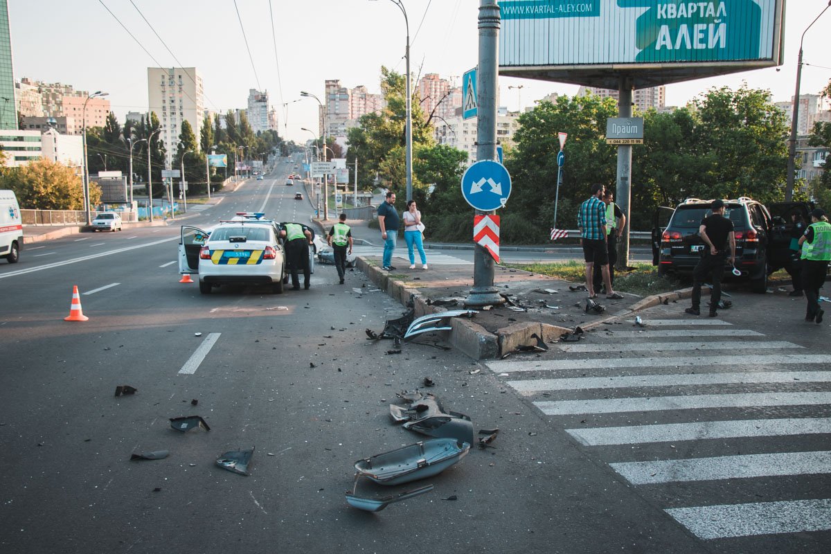 Машина вылетела на встречную полосу, где в нее врезался проезжающий автомобиль Hyundai Sonata Машина вылетела на встречную полосу, где в нее врезался проезжающий автомобиль Hyundai Sonata