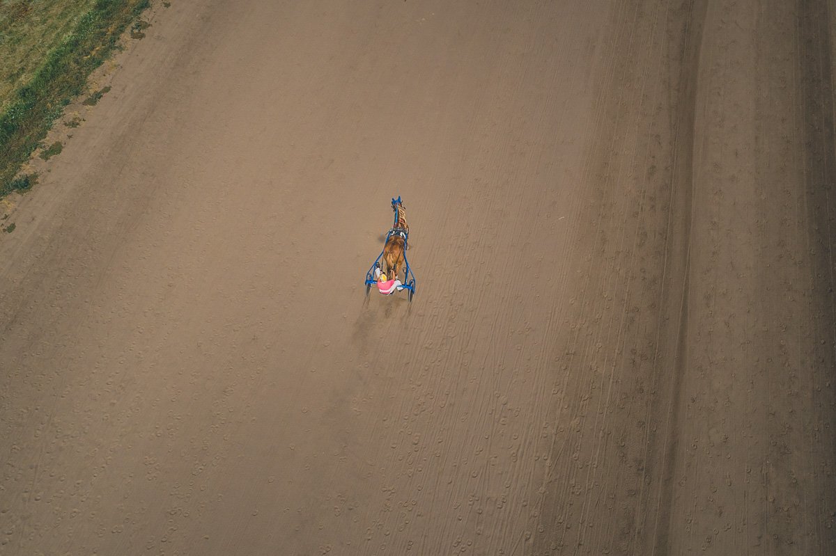 С высоты скачки выглядели еще более зрелищно 