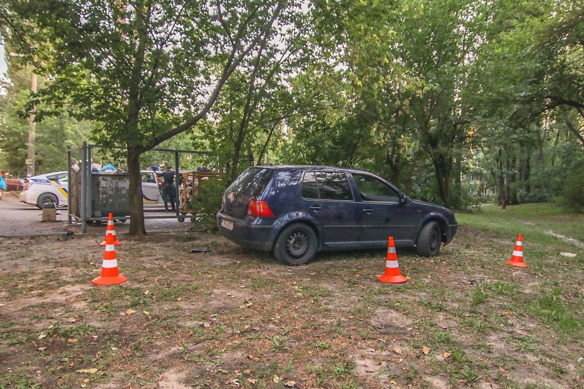 В Киеве на "евробляхе" Golf синего цвета похитили человека, полиция объявила план перехват