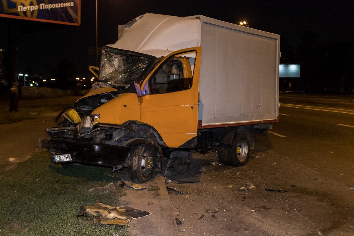 Удар был такой силы, что кабина "Газели" оказалась практически полностью уничтожена