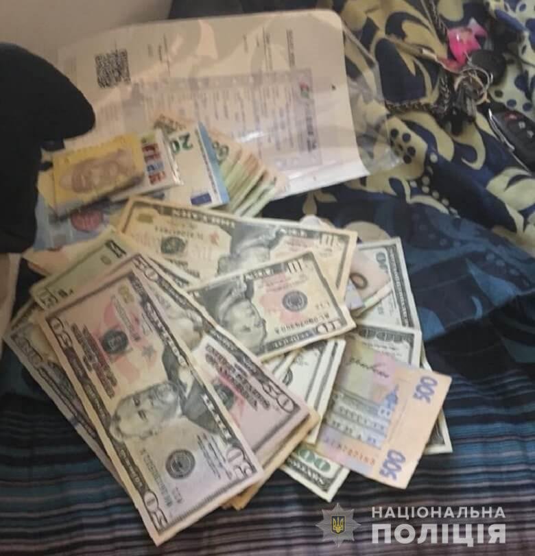 Доход конторы составлял 250 000 гривен в месяц, а стоимость услуг - 700 гривен в час