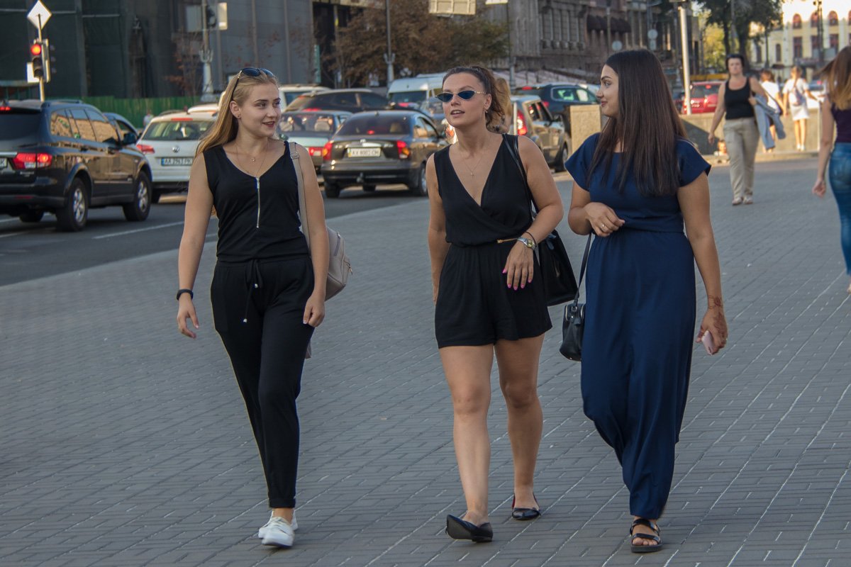 Подружки-хохотушки Подружки-хохотушки