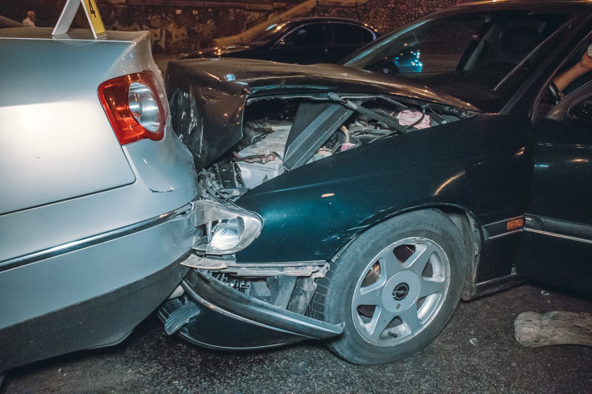 В Volkswagen Passat заехал Opel Omega