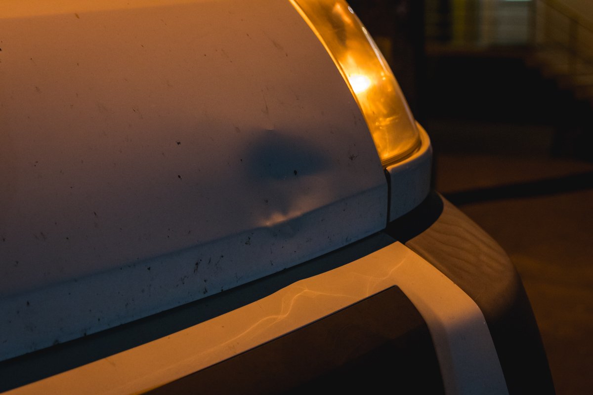 Машина двигалась не на высокой скорости Машина двигалась не на высокой скорости