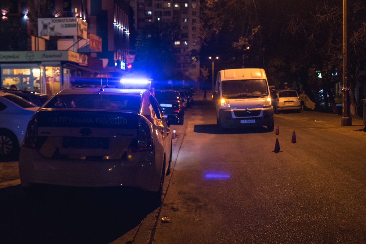 На месте работала патрульная полиция, следственно-оперативная группа и медики На месте работала патрульная полиция, следственно-оперативная группа и медики