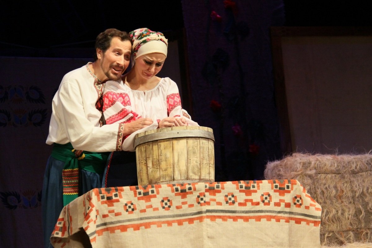 Выразительные народные характеры, самобытность, яркие диалоги, достоверные обычаи и народные обряды Выразительные народные характеры, самобытность, яркие диалоги, достоверные обычаи и народные обряды