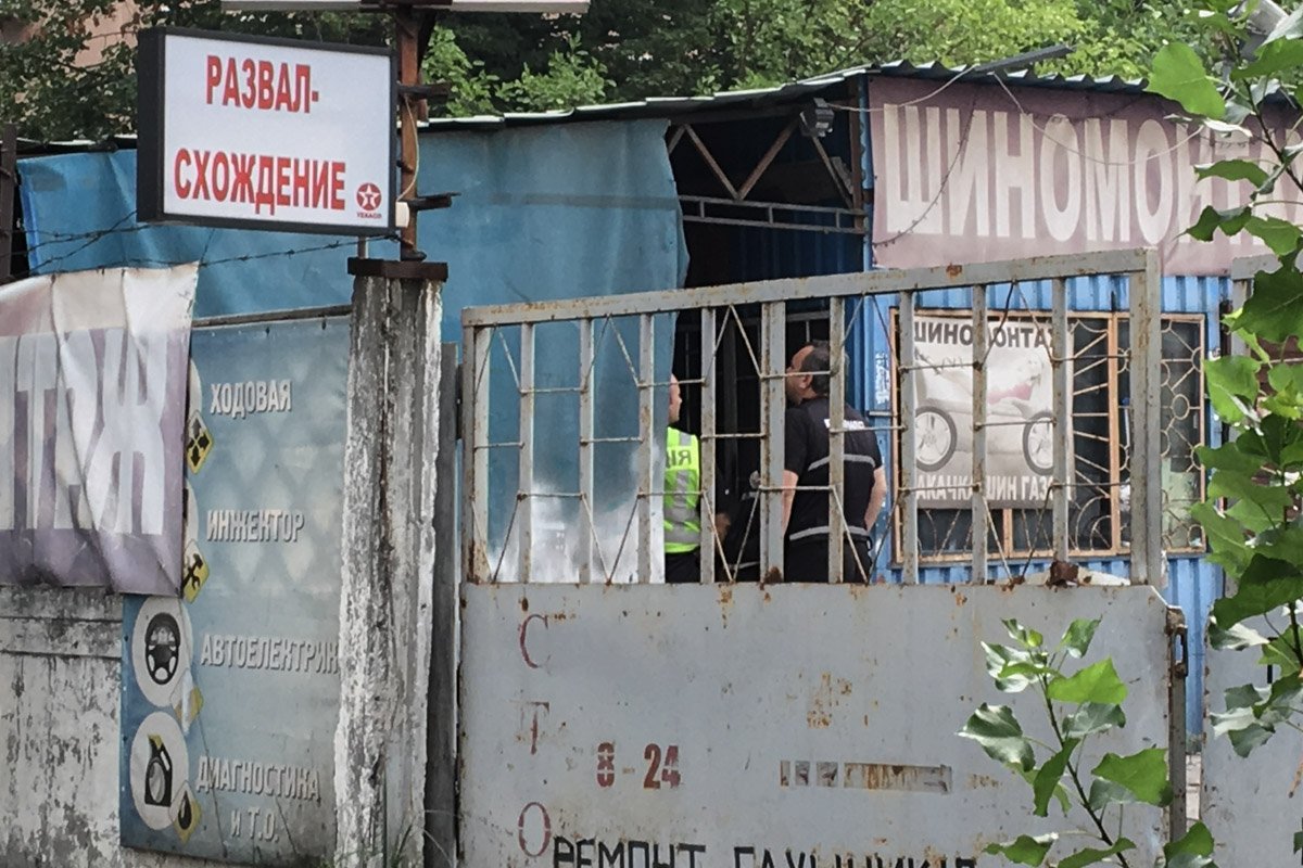 На территории промзоны по адресу Жмеринская, 1, повесился мужчина