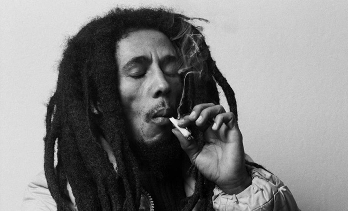 Бывший агент ЦРУ признался, что подарил Бобу Марли кроссовки, которые его убили Бывший агент ЦРУ признался, что подарил Бобу Марли кроссовки, которые его убили