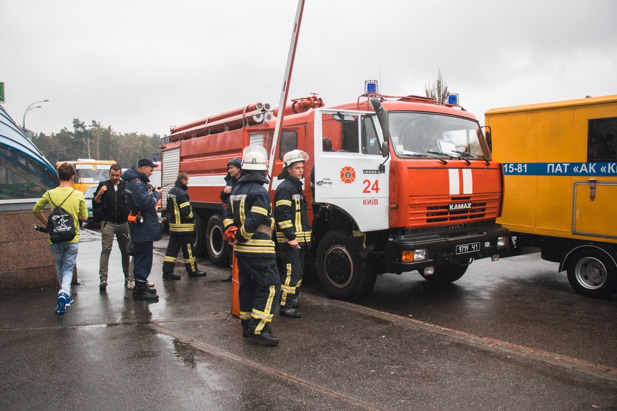 Спасатели оперативно ликвидировали огонь огнетушителями Спасатели оперативно ликвидировали огонь огнетушителями