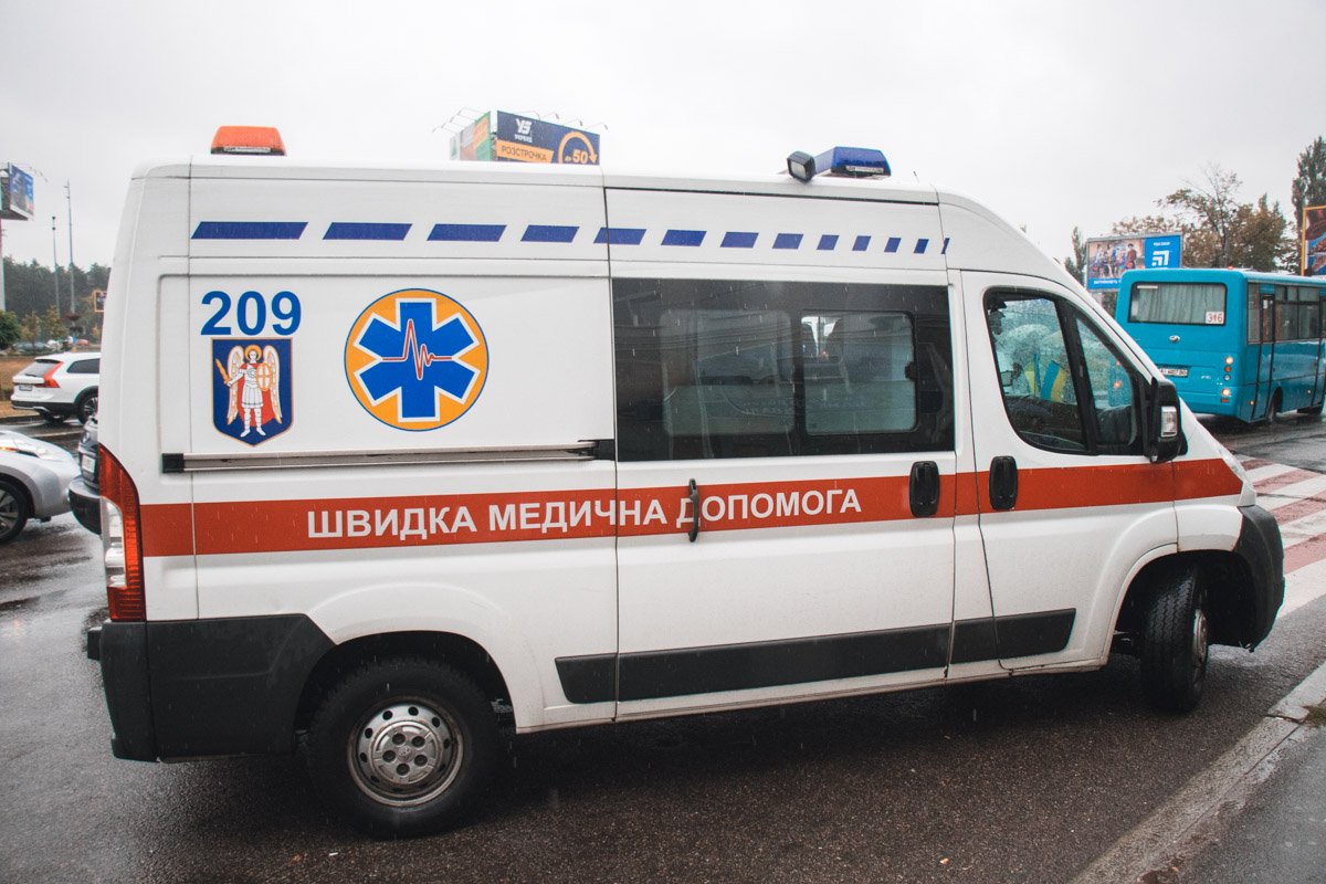 На месте дежурила "скорая", но в результате инцидента никто не пострадал На месте дежурила "скорая", но в результате инцидента никто не пострадал