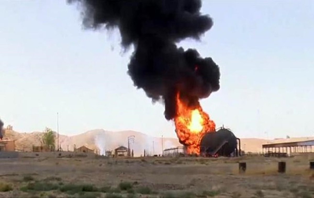 В Ираке автомобиль, начиненный взрывчаткой, забрал жизни 21 военного В Ираке автомобиль, начиненный взрывчаткой, забрал жизни 21 военного