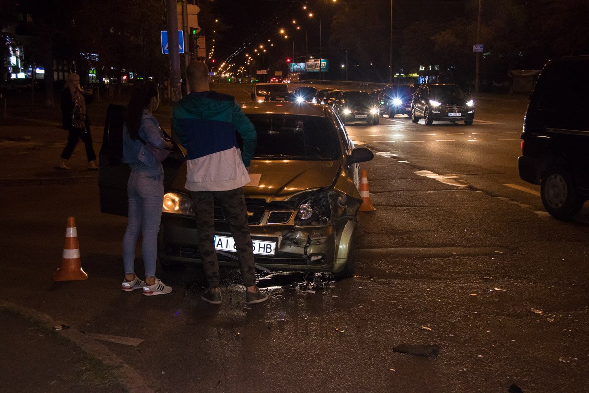 Водитель Chevrolet уверяет, что двигался на желтый свет светофора