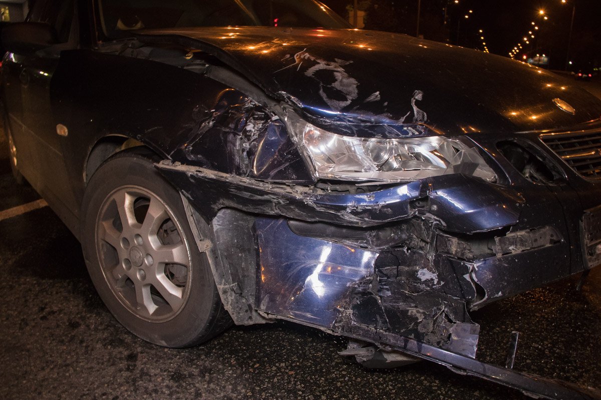 У Saab повреждена передняя часть 