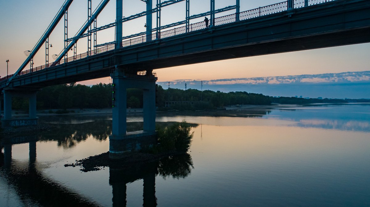 К кому же здесь всегда своя особенная атмосфера атмосфера