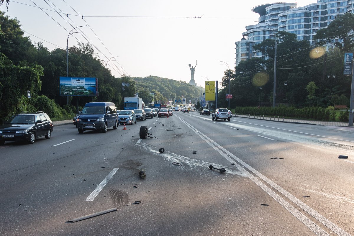 Машина вылетела на встречку 