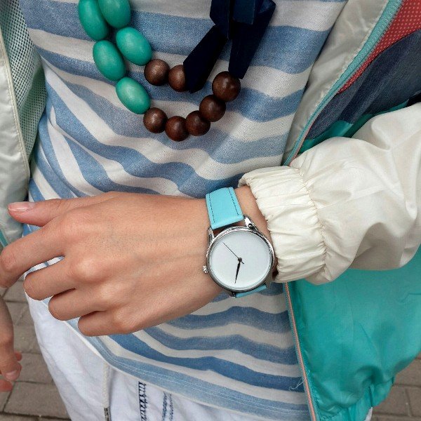 Дополните образ яркой деталью Дополните образ яркой деталью