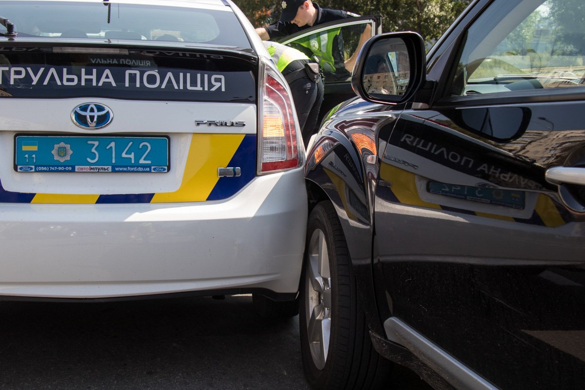 Однако он врезался в полицейский Prius