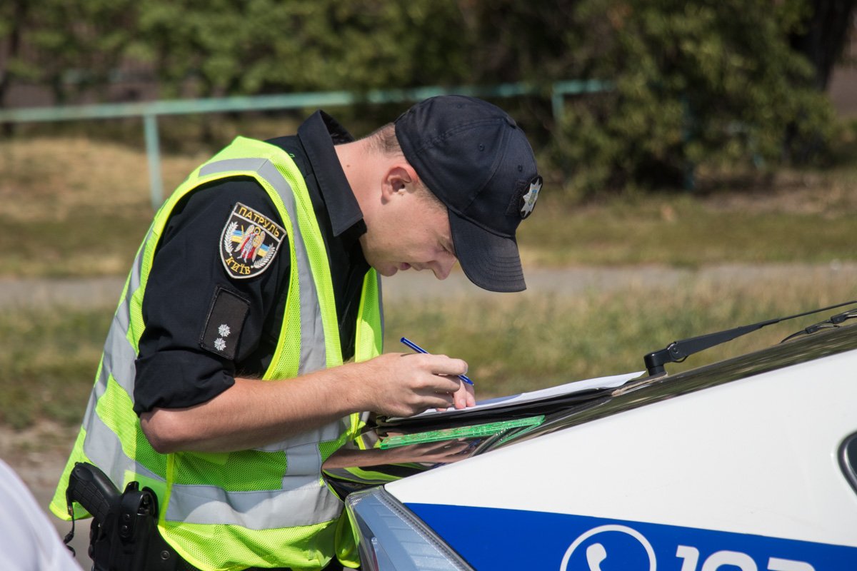 Задержать нарушителя удалось заблокировав его автомобиль патрульным Prius на улице Березняковская