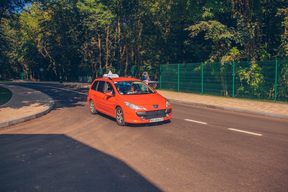 Там обновили участок дороги длинной около половины километра Там обновили участок дороги длинной около половины километра