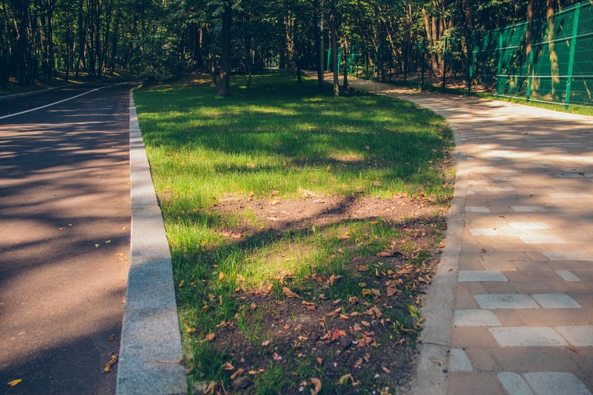 Капитальное обновление дороги началось в конце июня и продолжалось два месяца Капитальное обновление дороги началось в конце июня и продолжалось два месяца