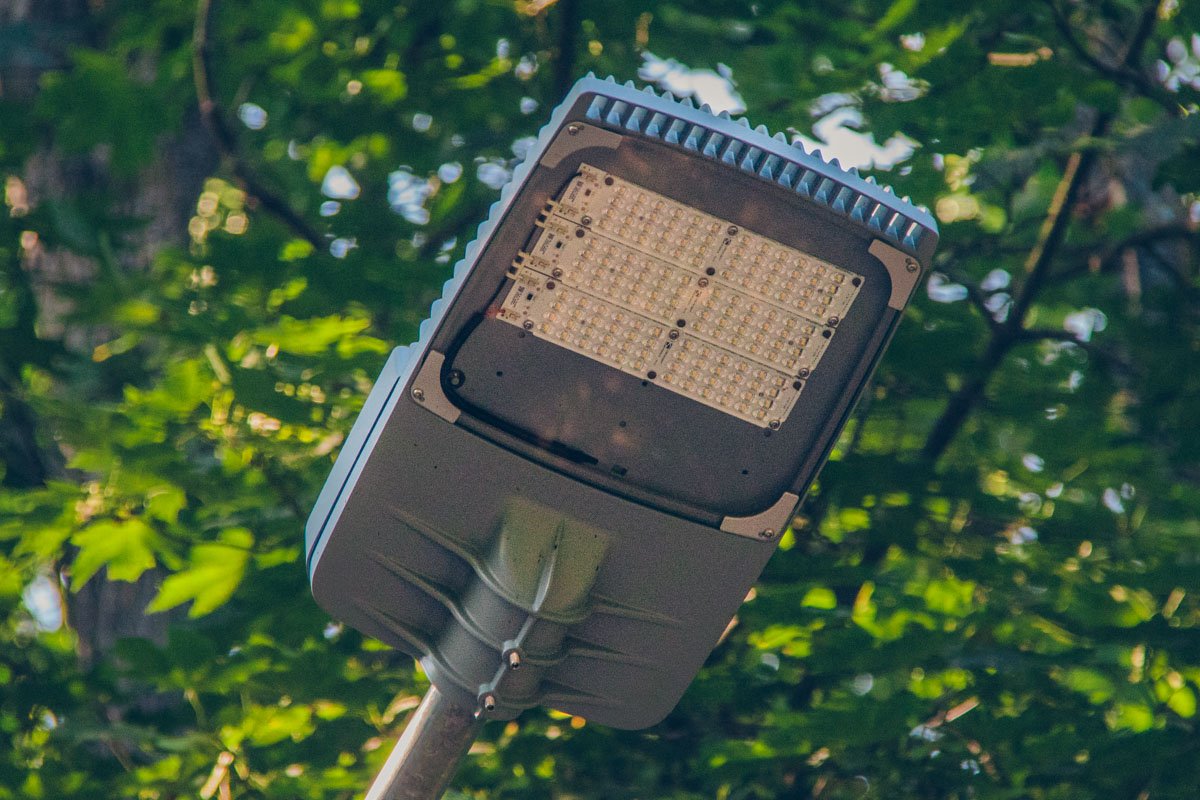 Обновили на улице и освещение - установили 22 современных энергосберегающих LED-светильника Обновили на улице и освещение - установили 22 современных энергосберегающих LED-светильника